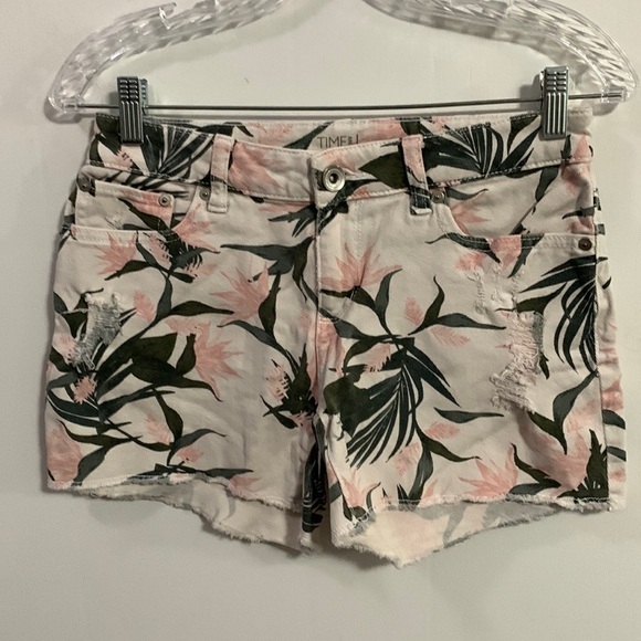 Time and Tru distressed shorts Sz 4, pink flowers - Picture 1 of 6